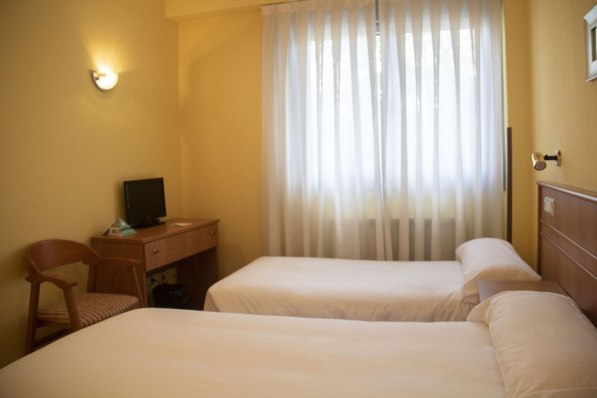 Hotel Alda Estacion Oviedo Luaran gambar
