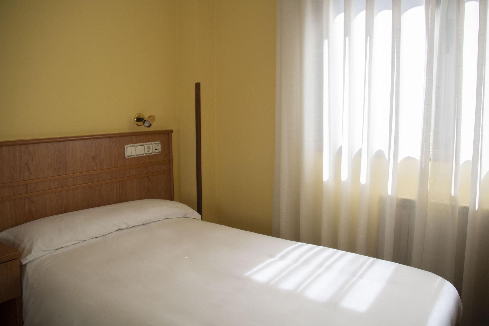 Hotel Alda Estacion Oviedo Luaran gambar