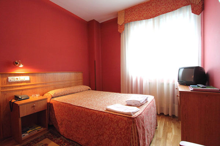 Hotel Alda Estacion Oviedo Luaran gambar